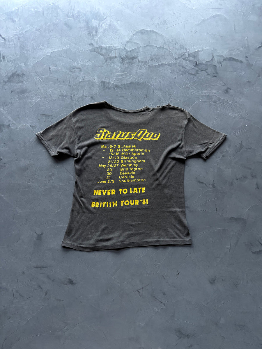 Graphic "Status Quo" T-Shirt, back view