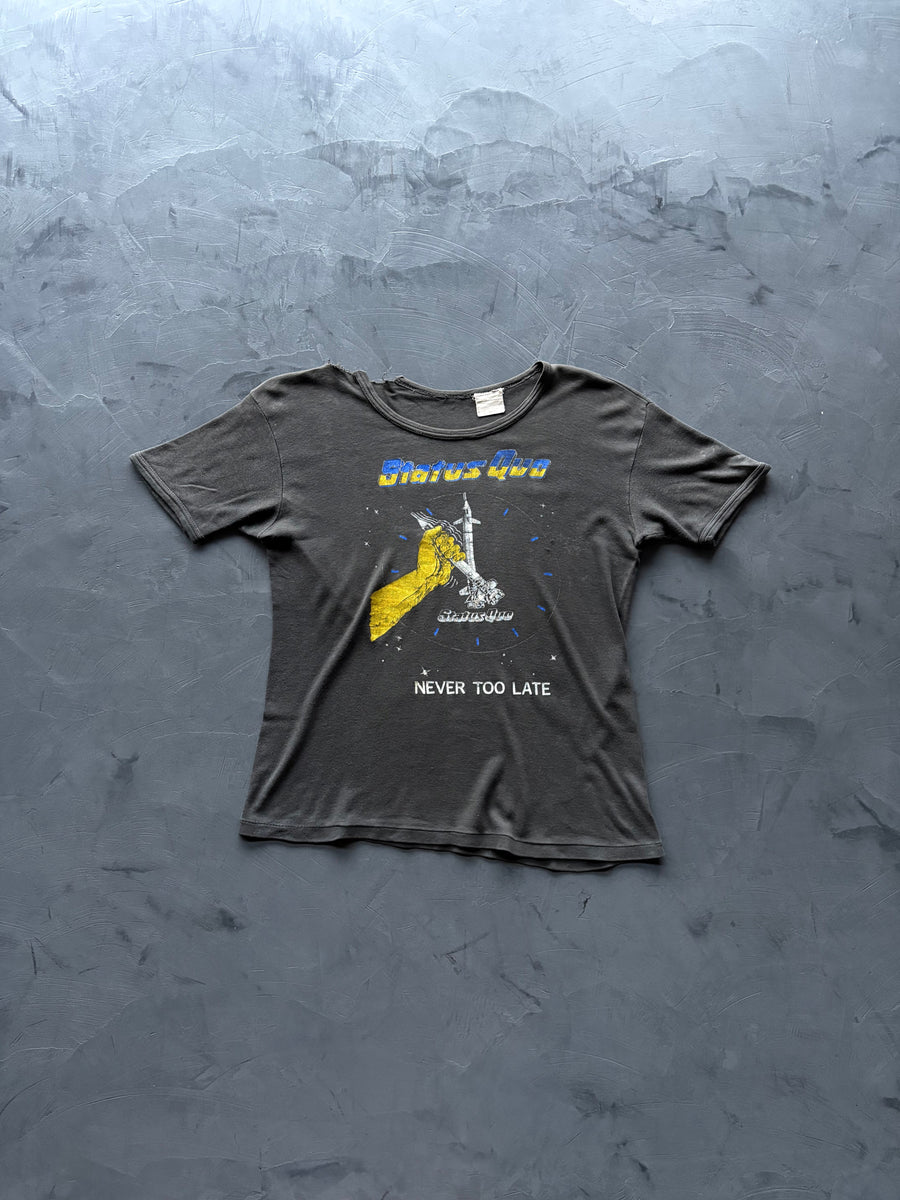 Graphic "Status Quo" T-Shirt