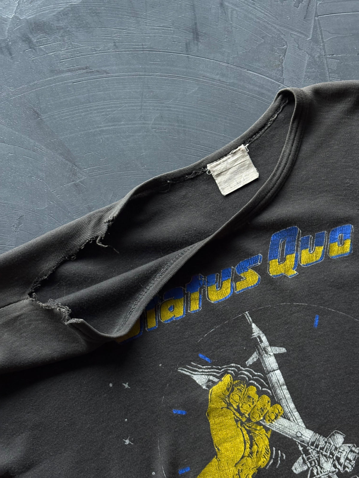 Graphic "Status Quo" T-Shirt